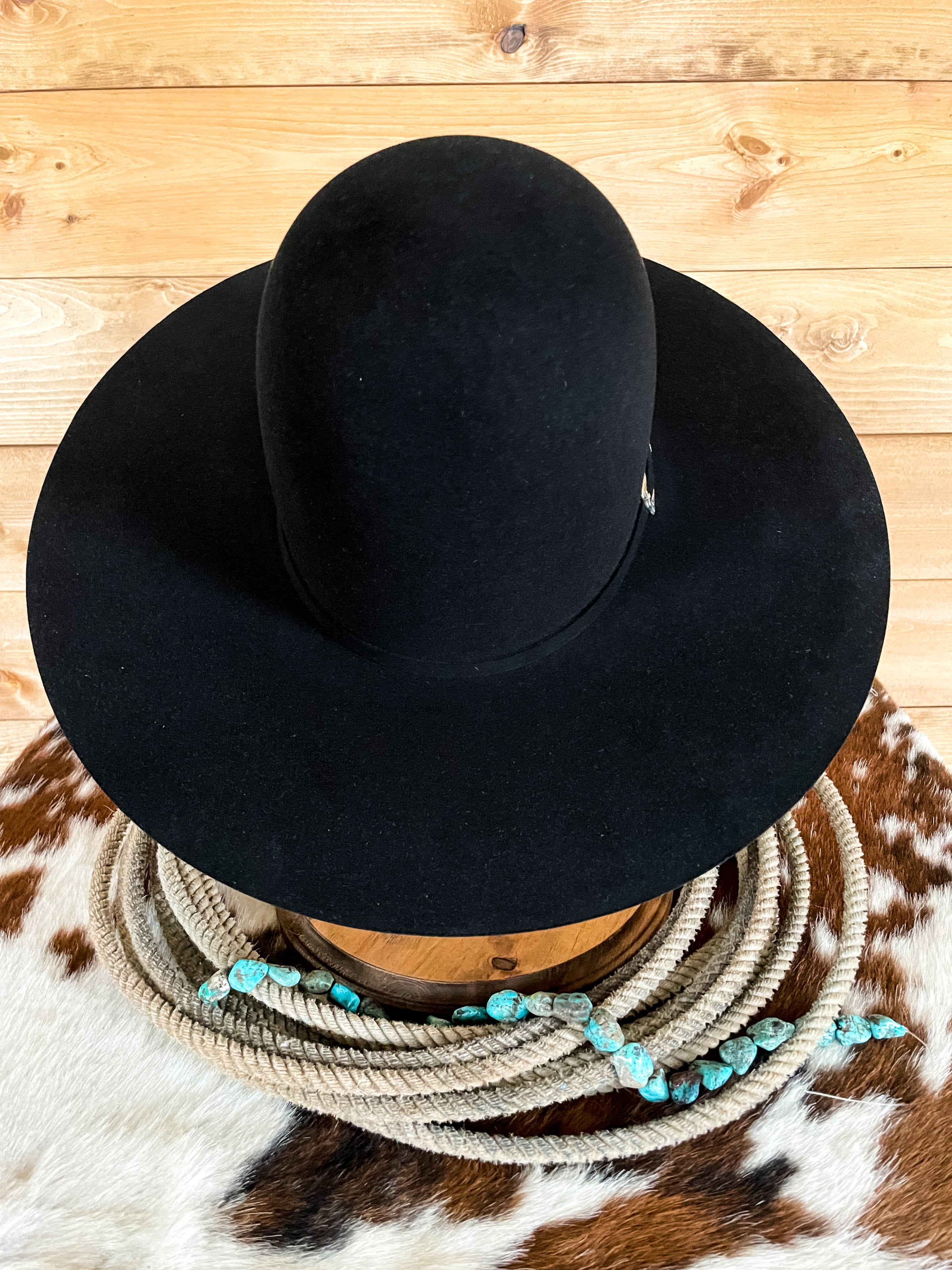 Black felt hat with gold plastic chain, and a pair of 8 1/2 sandals Resistol Black Gold 20X Felt Cowboy Hat – McKinney Hat Company main image 2