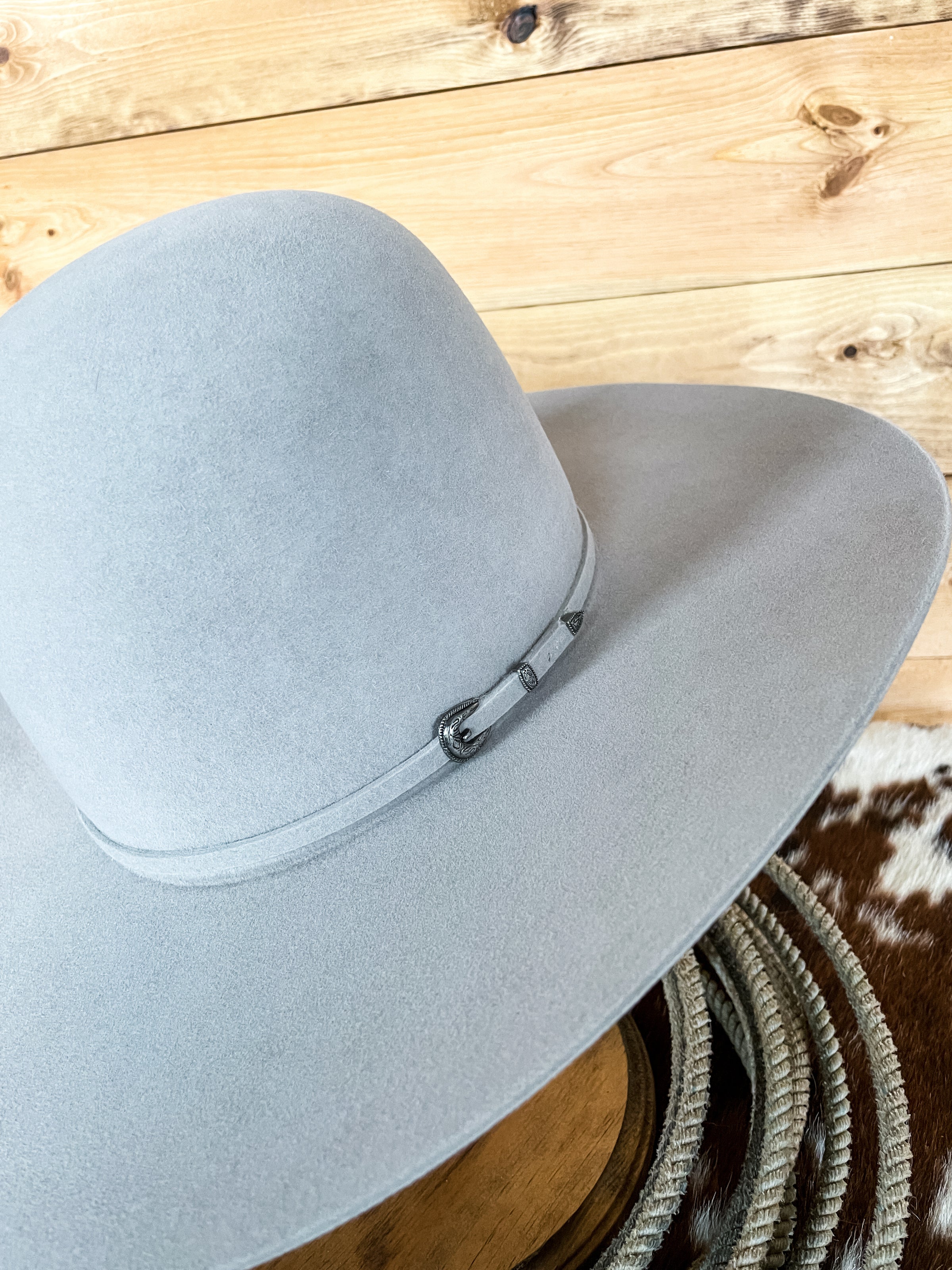 grey rodeo king cowboy hat 6 7/8 with blue/brown baby band and feather Rodeo King 7X Ash - Diamond T Outfitters main image 3